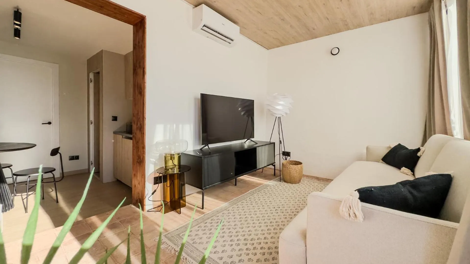 Oasis Apartments & Studios Old Town Center Barcelona