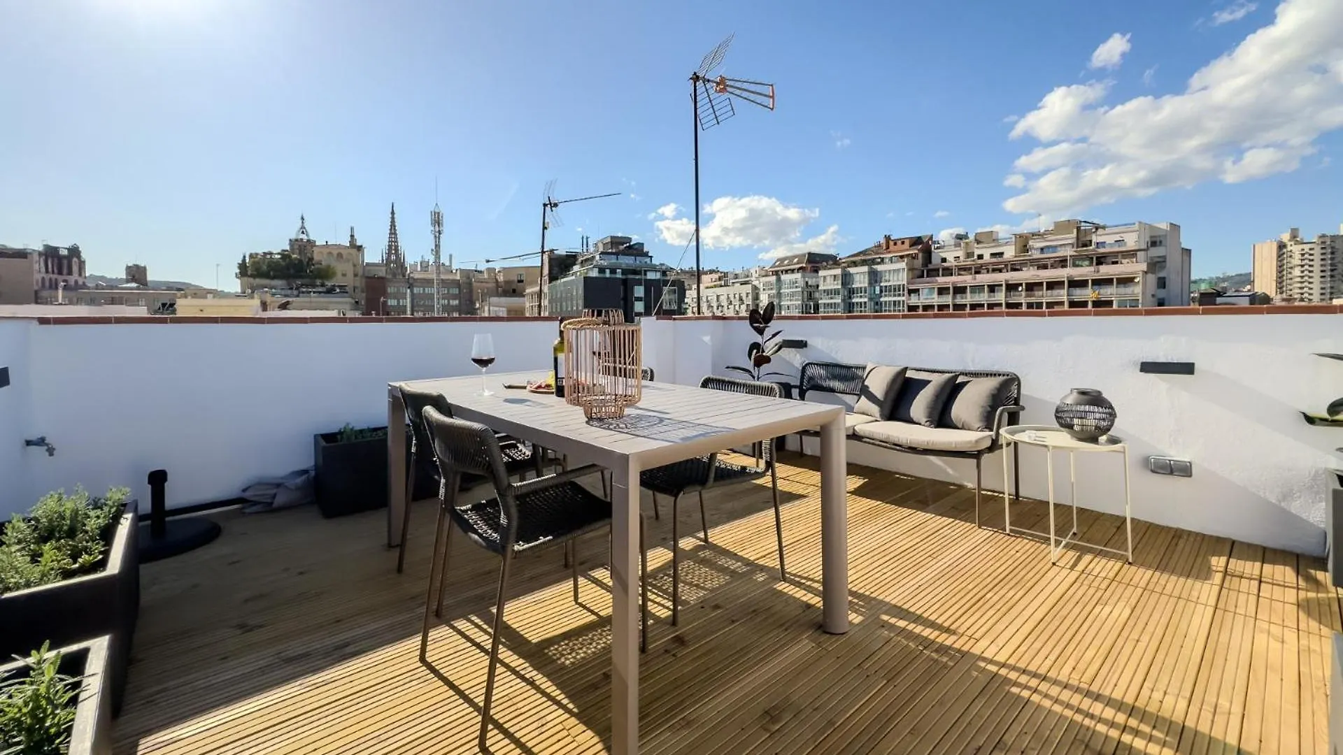Oasis Apartments & Studios Old Town Center Barcelona