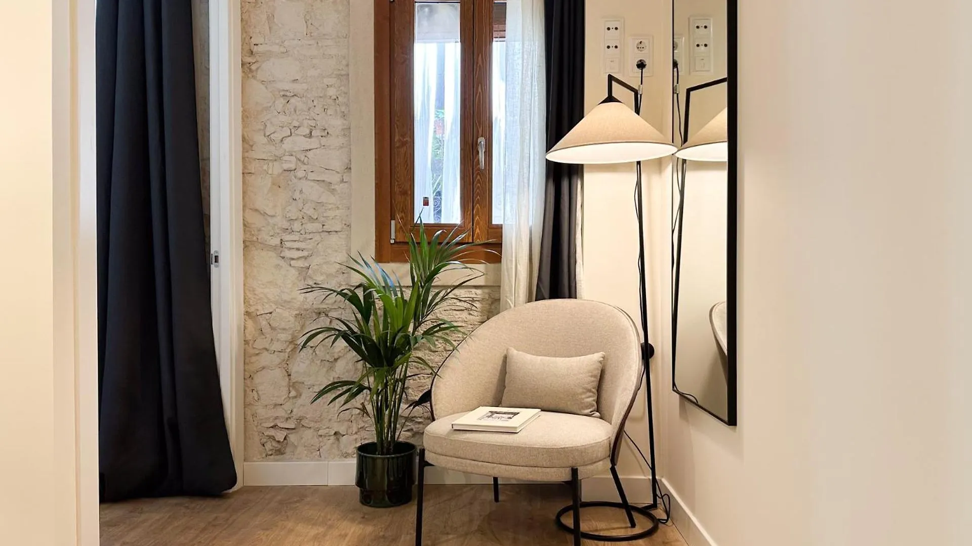 Oasis Apartments & Studios Old Town Center Barcelona 0*,  Spain