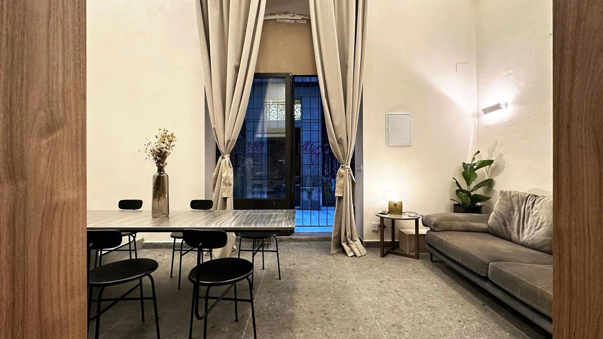 Oasis Apartments & Studios Old Town Center location