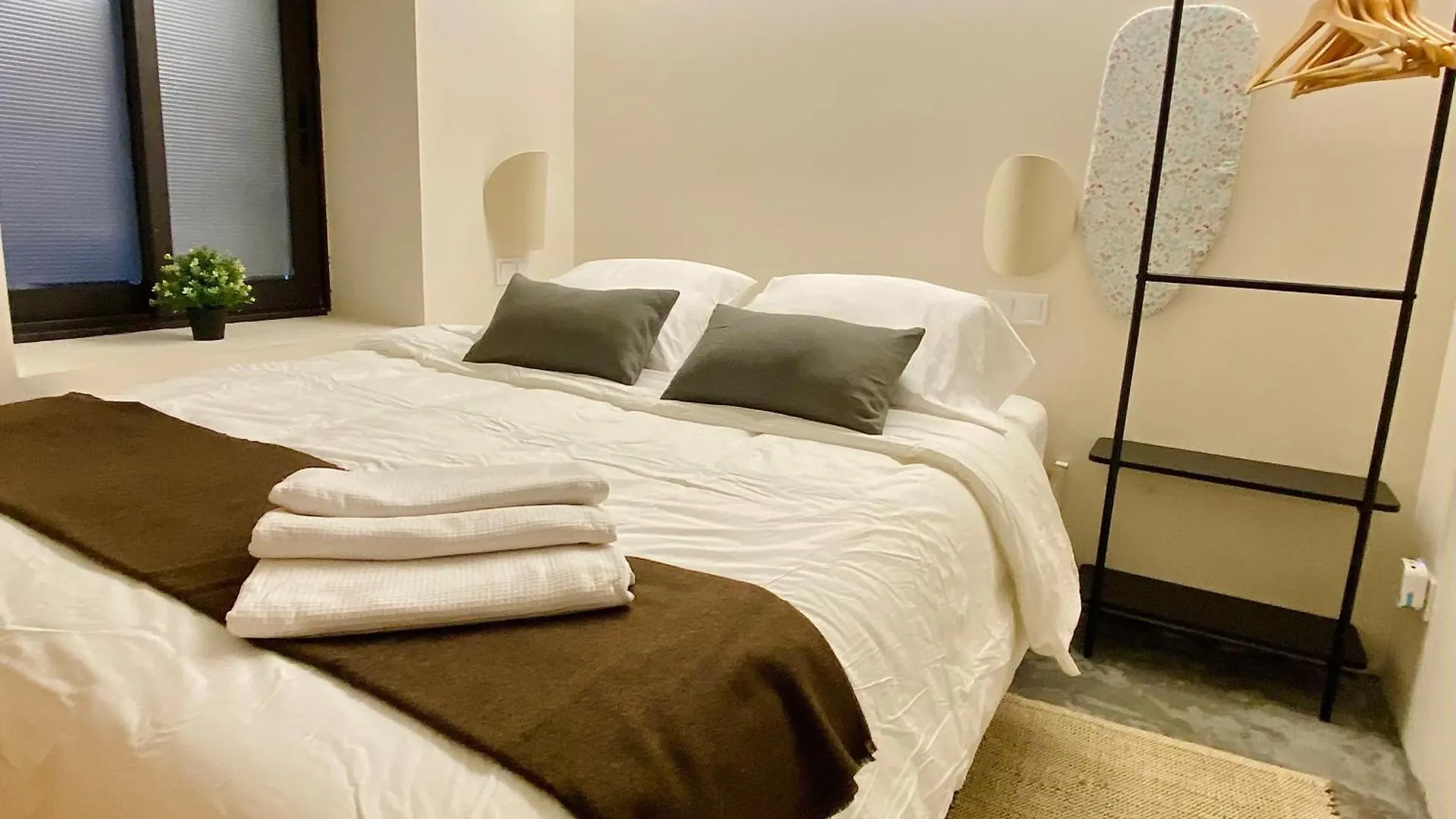 Oasis Apartments & Studios Old Town Center Barcelona
