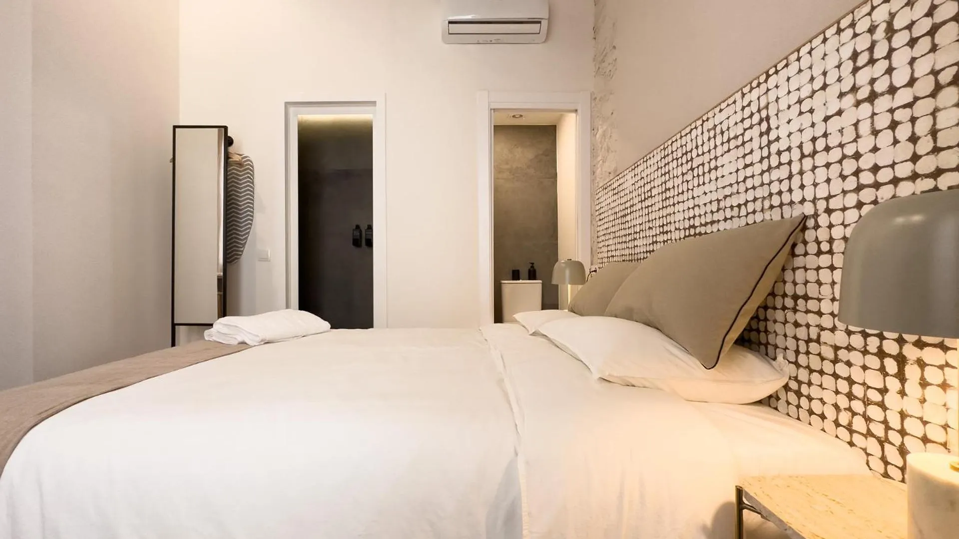 Oasis Apartments & Studios Old Town Center Barcelona Spain