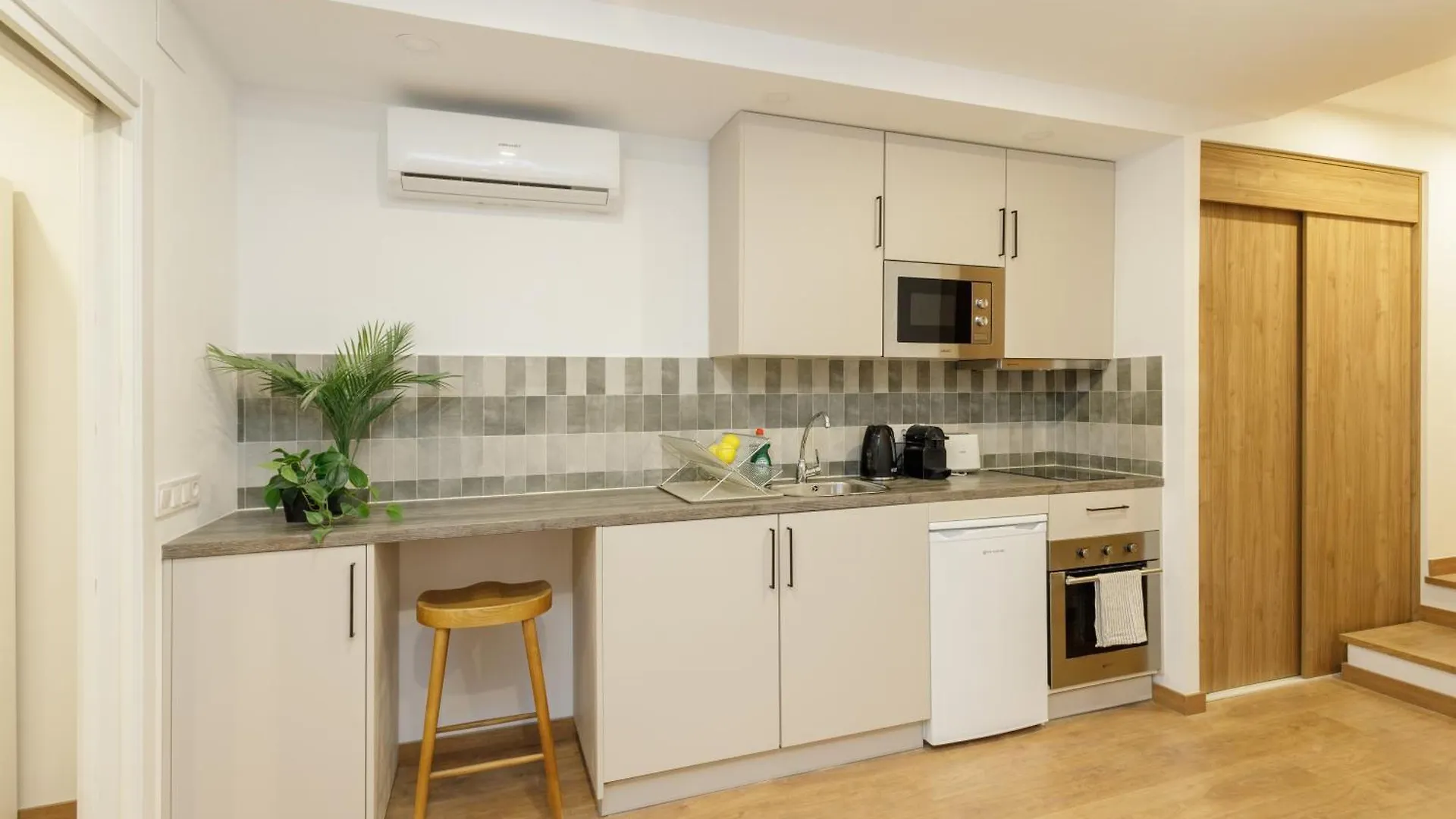 Oasis Apartments & Studios Old Town Center Barcelona