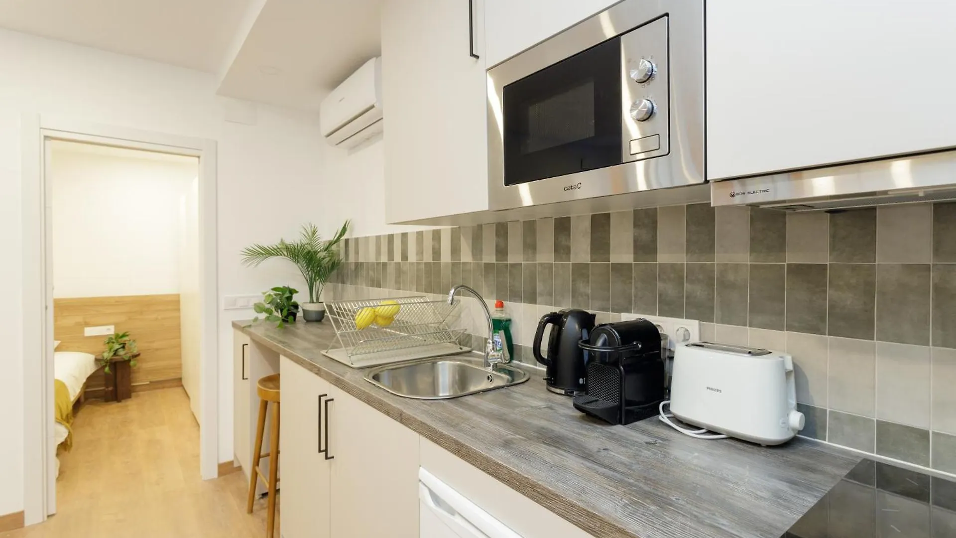 Oasis Apartments & Studios Old Town Center Barcelona