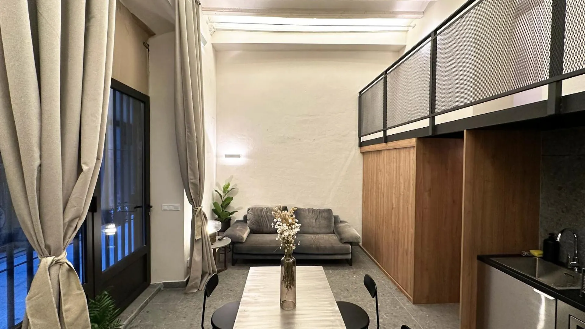 Oasis Apartments & Studios Old Town Center Barcelona