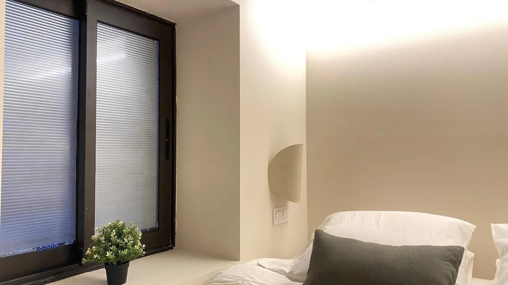 Oasis Apartments & Studios Old Town Center Barcelona